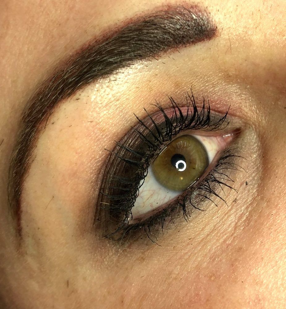 Powder brows and eyeliner by Elnari